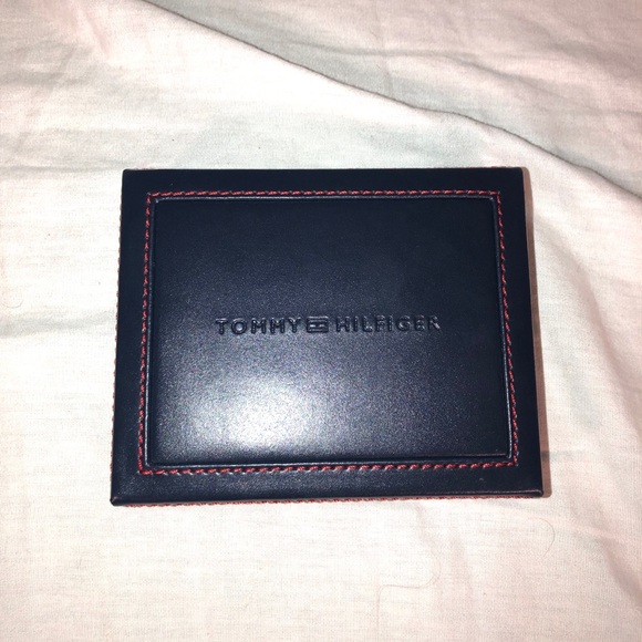 New With Tags Men's Tommy Hilfiger Tan Leather Wallet - Picture 3 of 6